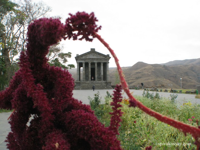 Храм в цветах Армения